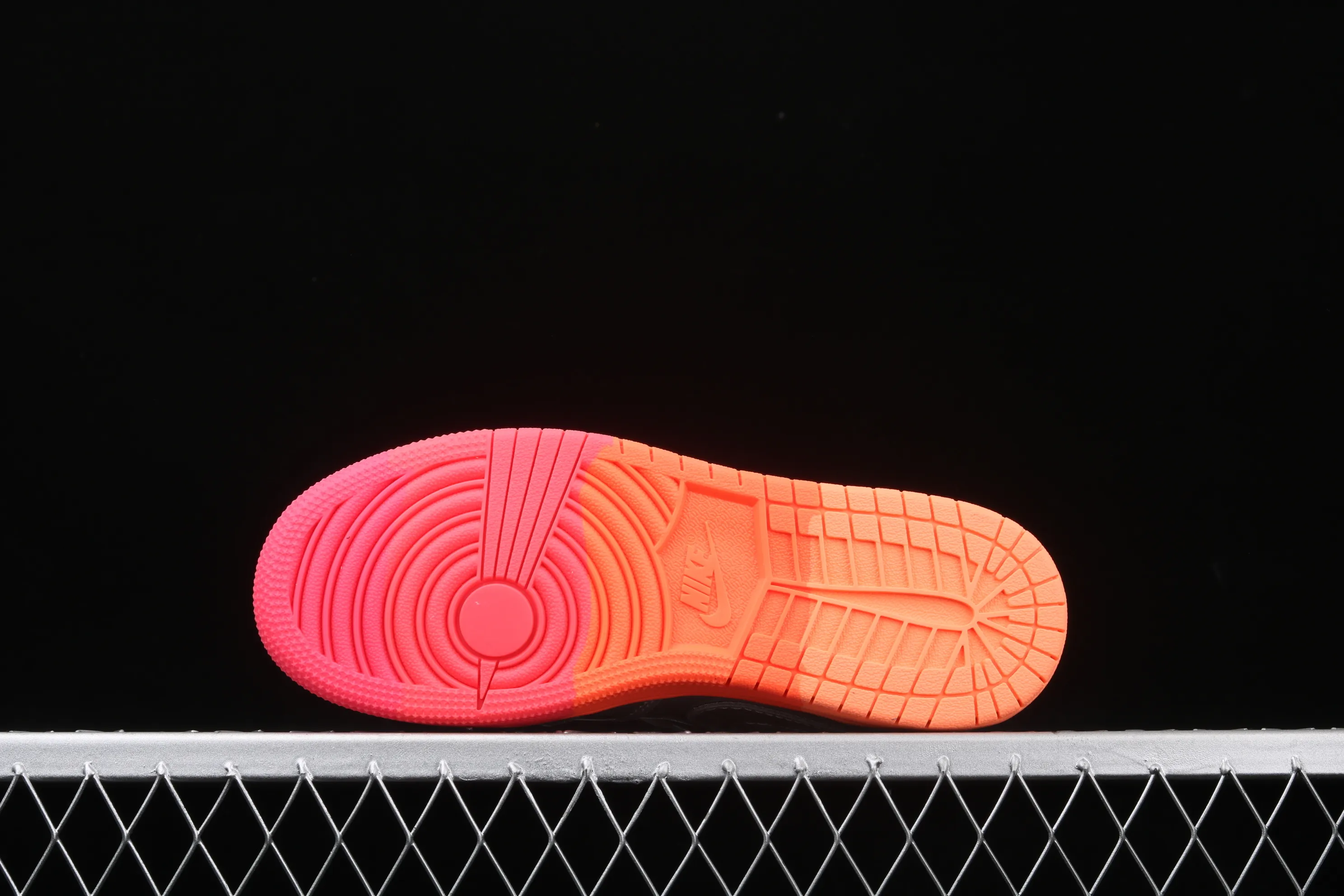 All categories Air Jordan Jordan series basketball shoes Air Jordan 1 Mid Air Jordan 1 Mid SE AJ1 Joe 1 silver powder patent leather mid-top basketball shoes 555112-006